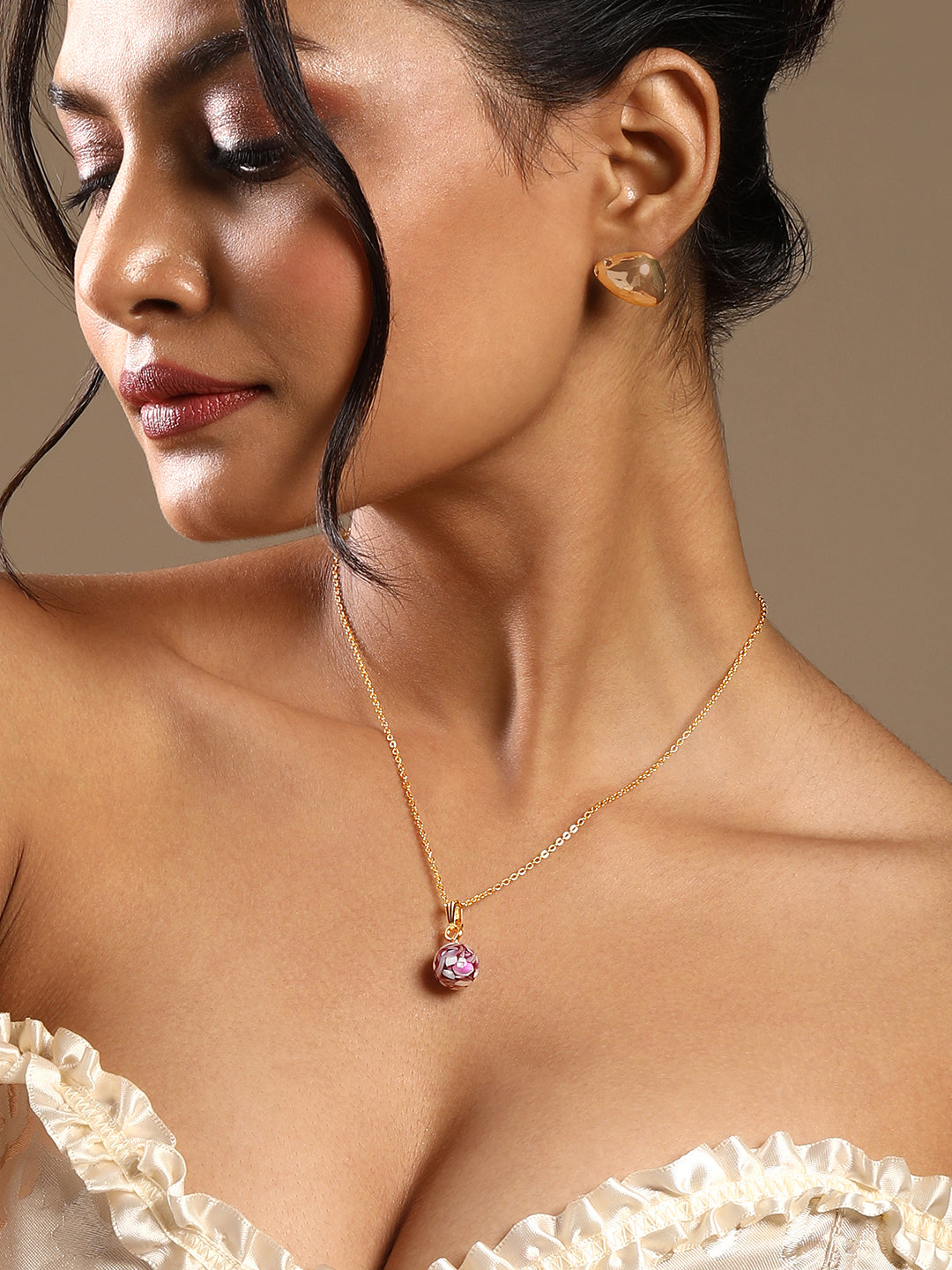 Contemporary Gold-Plated Pearl Charm Pendant With Chain For Women
