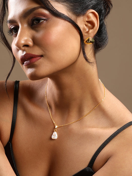 Contemporary Gold-Plated Pearl Charm Pendant With Chain For Women