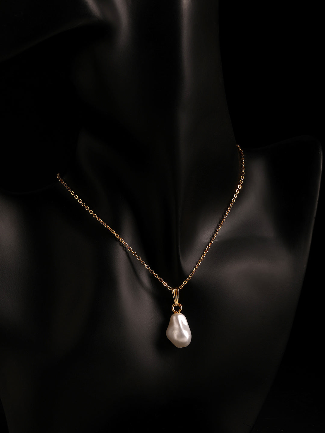 Gold-plated pearl charm pendant with chain for women – minimalist fashion necklace