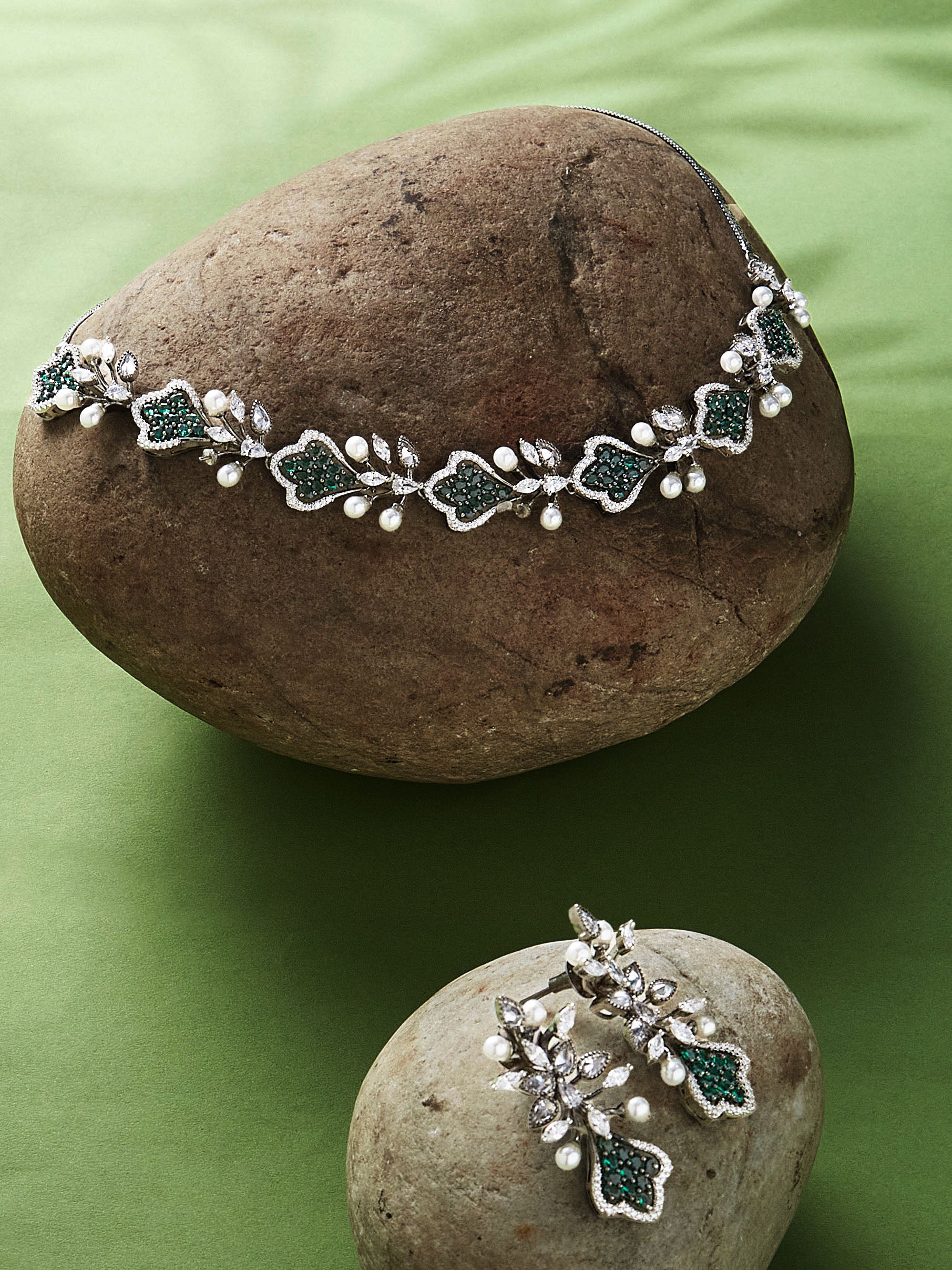 Black-plated diamond and pearl choker set with green cubic zirconia stones and drop earrings