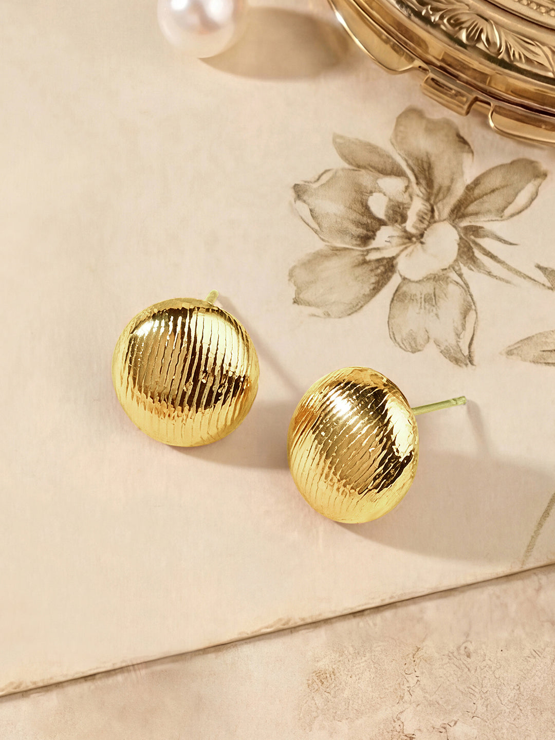 Gold-Plated Handcrafted Stud Earring With The Closure Of Push Back