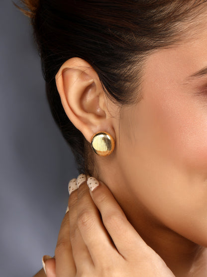 Gold-Plated Handcrafted Stud Earring With The Closure Of Push Back