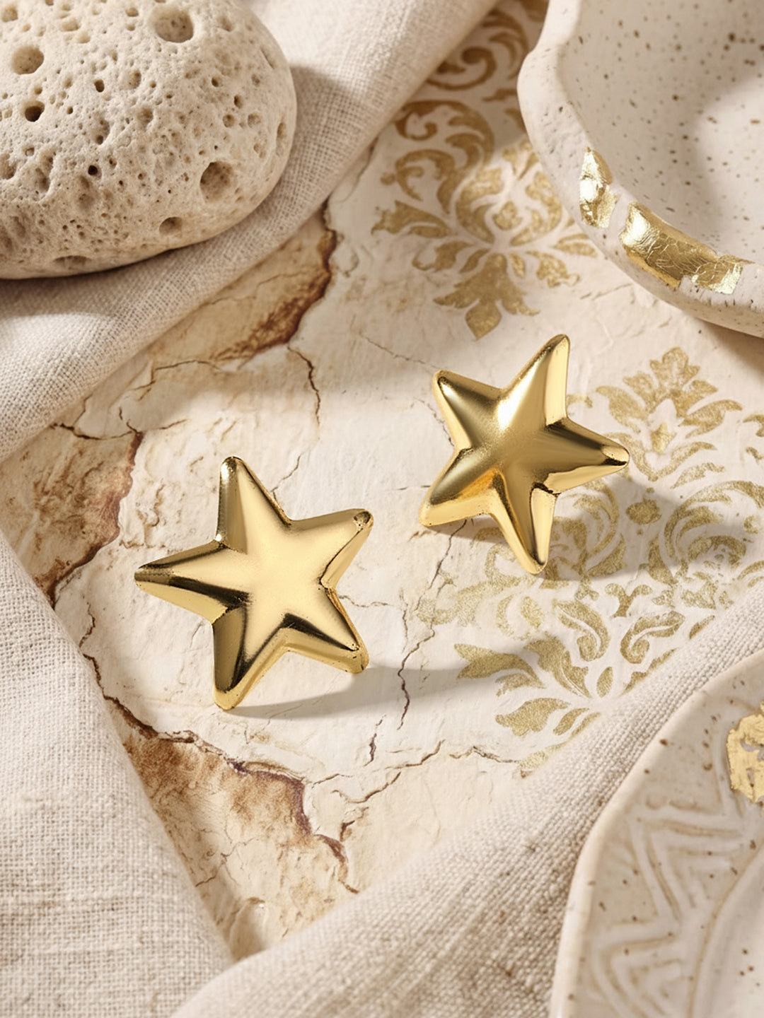 Gold-Plated Handcrafted Stud Earring With The Closure Of Push Back