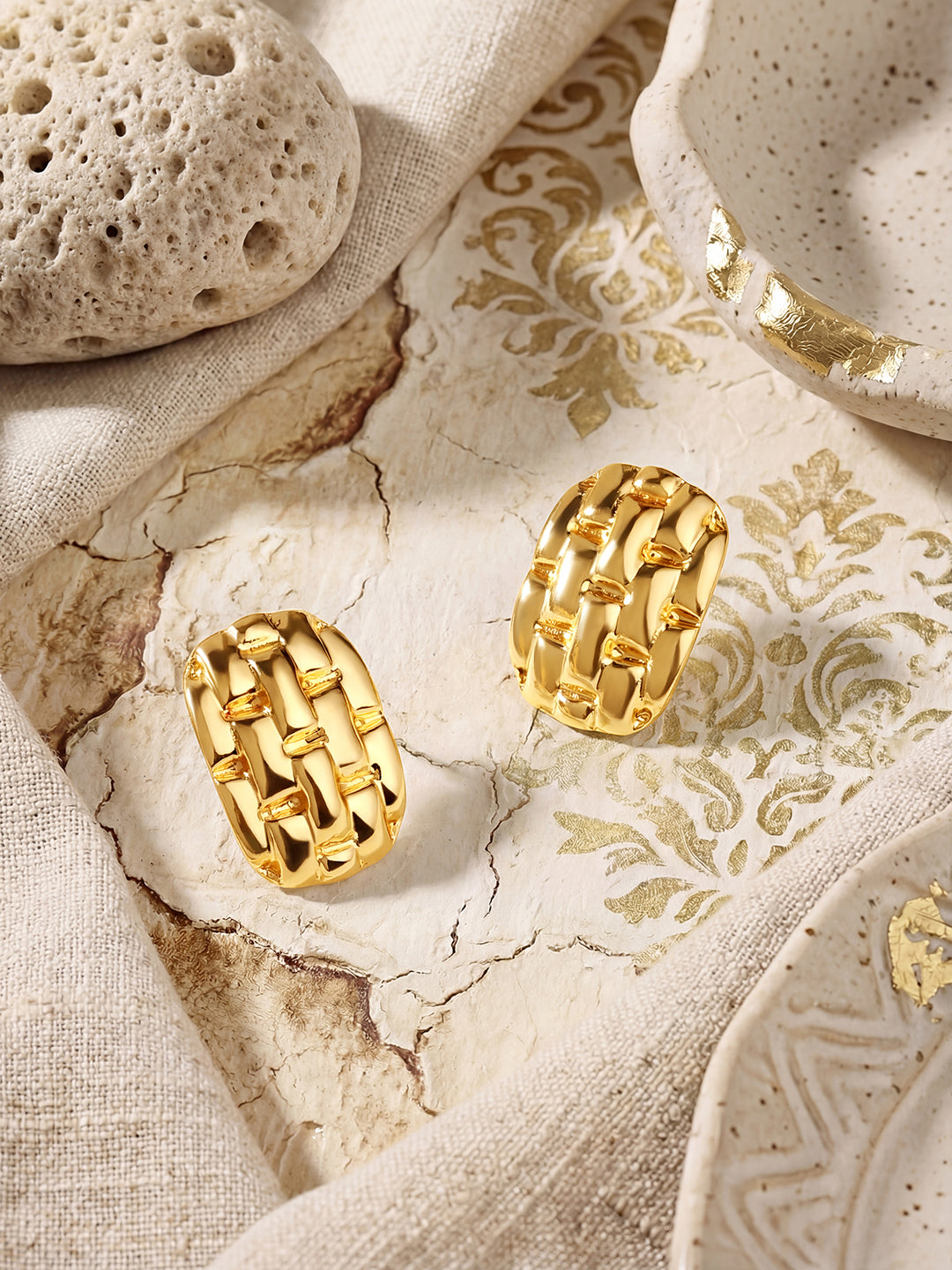 Gold-Plated Handcrafted Stud Earring With The Closure Of Push Back