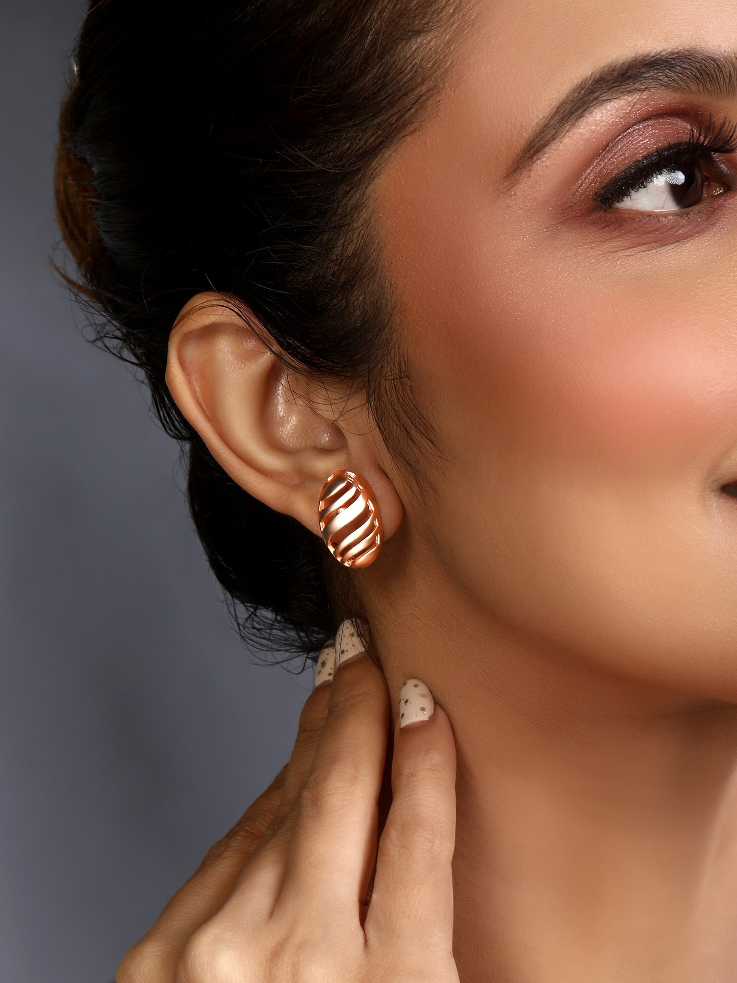 Rosegold-Plated Handcrafted Stud Earring With The Closure Of Push Back