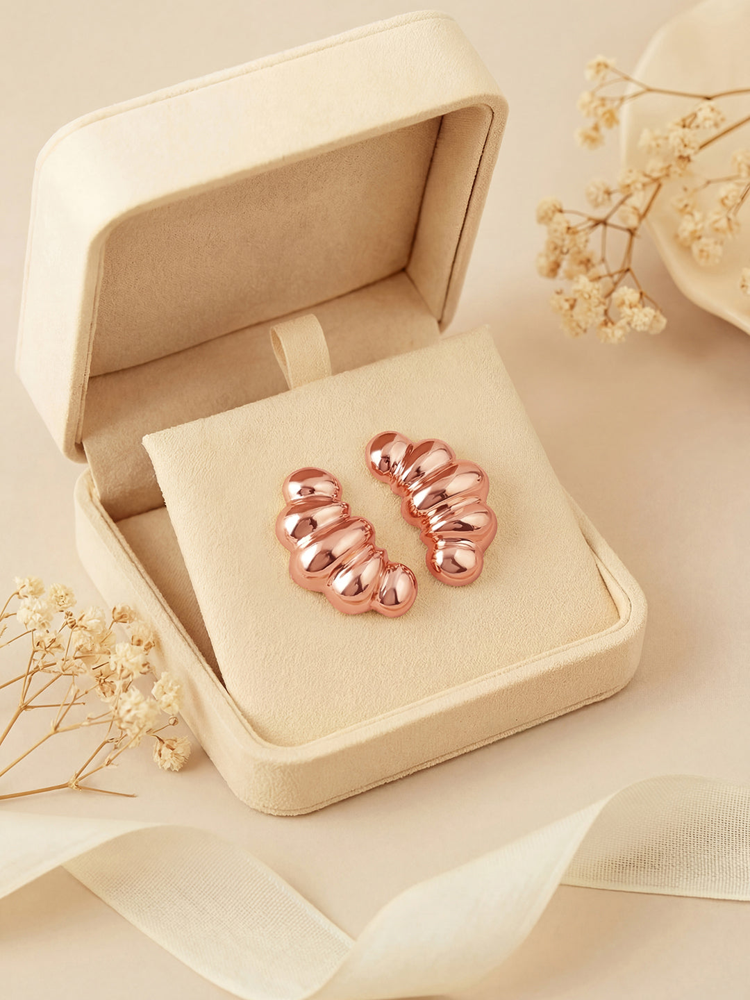 Rosegold-Plated Handcrafted Stud Earring With The Closure Of Push Back