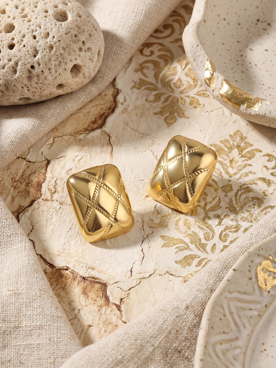 Gold-Plated Handcrafted Stud Earring With The Closure Of Push Back