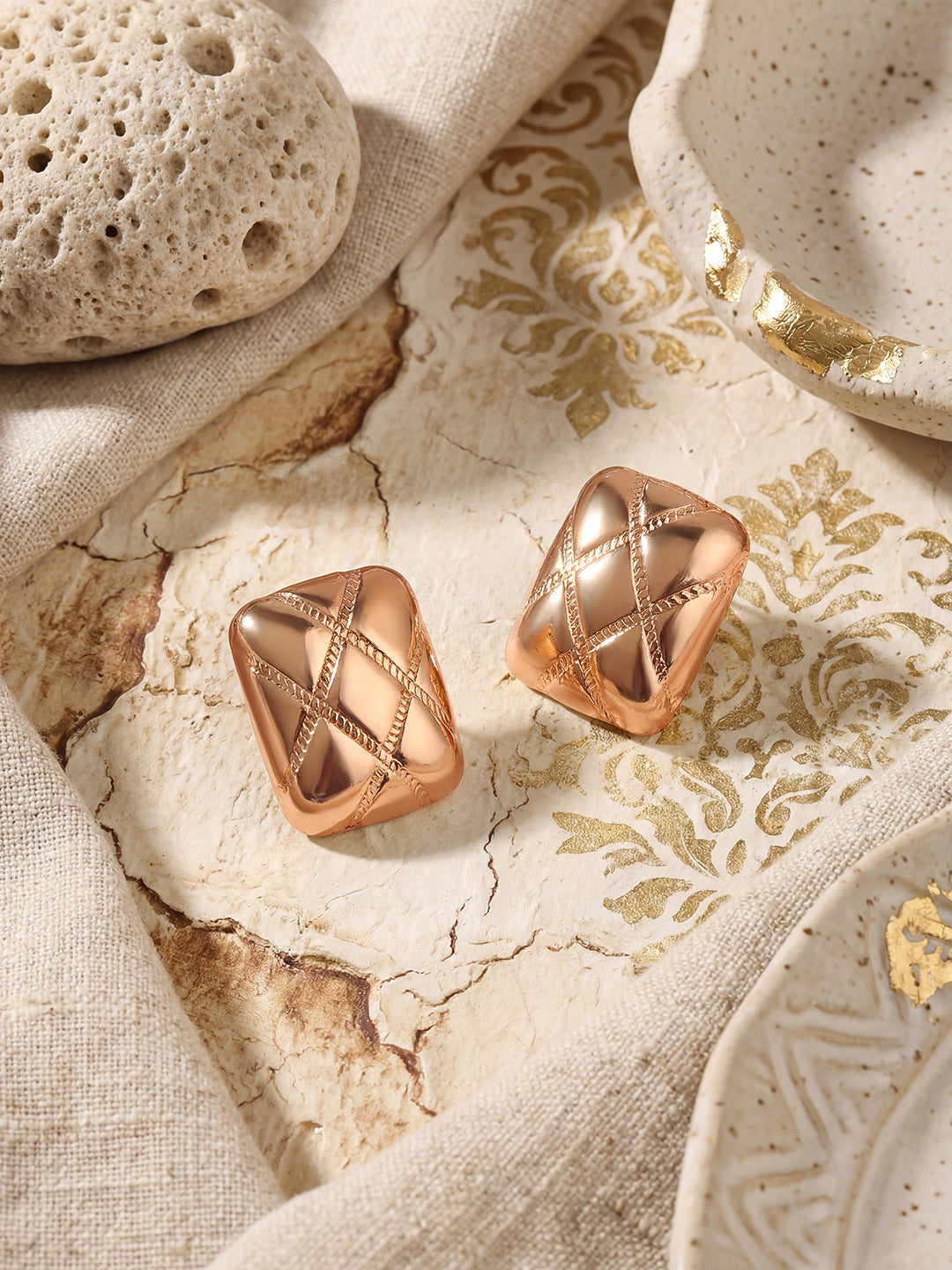 Rosegold-Plated Handcrafted Stud Earring With The Closure Of Push Back