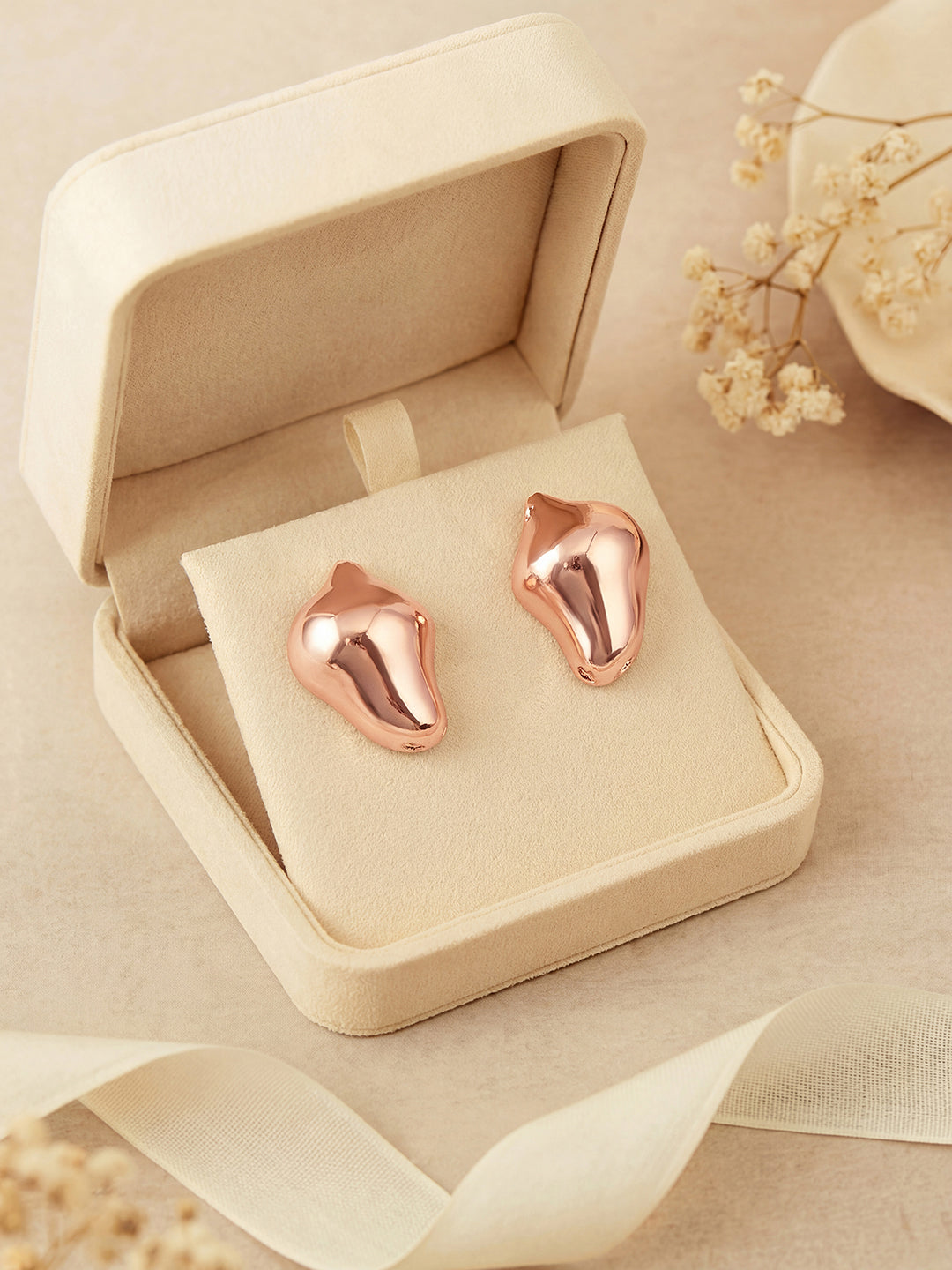 Rosegold-Plated Handcrafted Stud Earring With The Closure Of Push Back