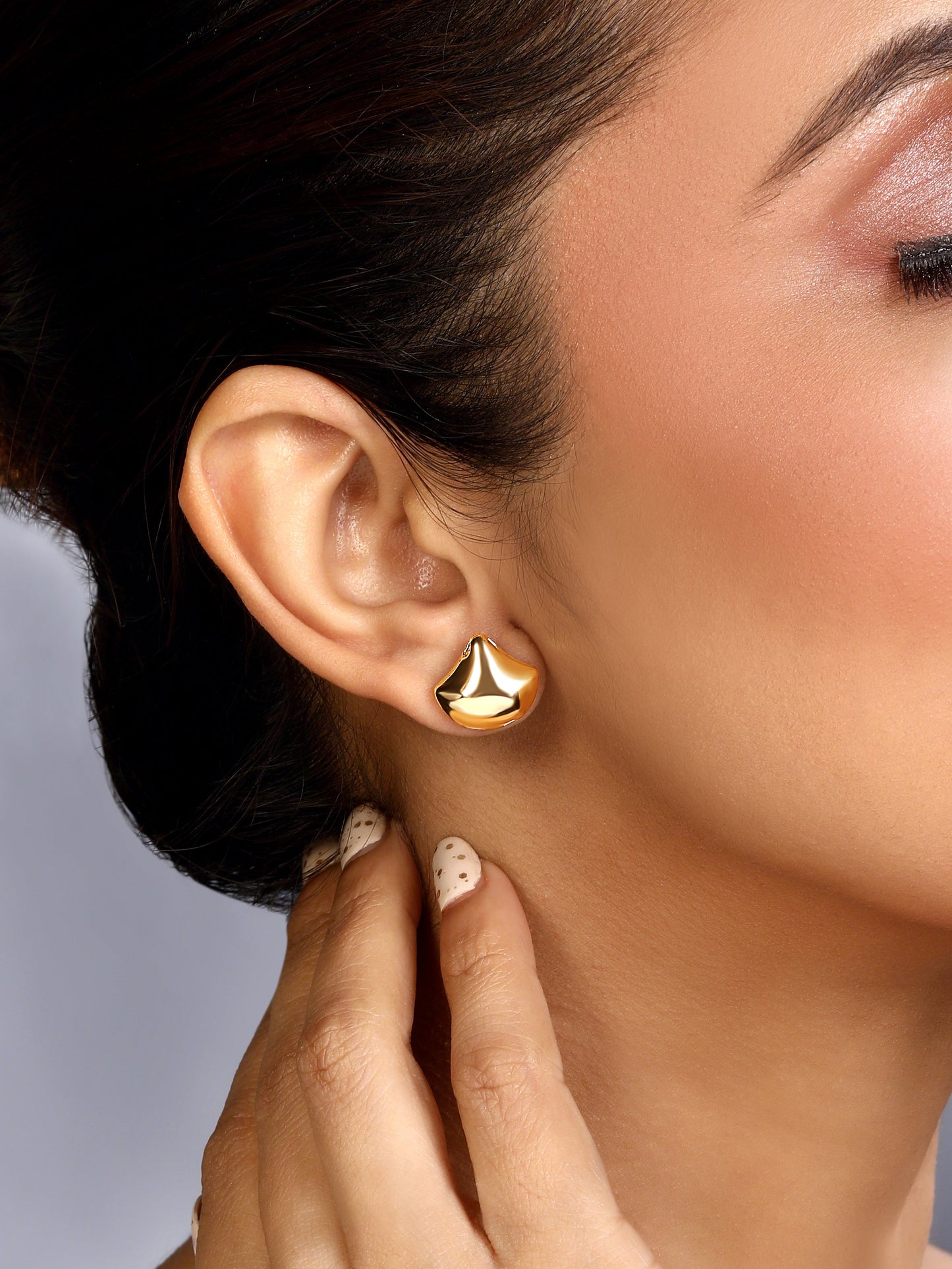 Gold-Plated Handcrafted Stud Earring With The Closure Of Push Back