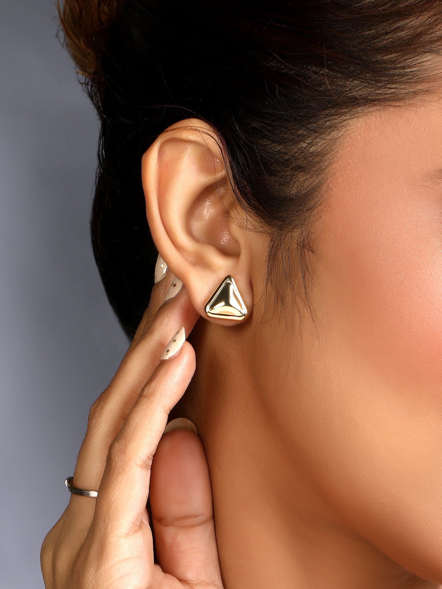 Gold-Plated Handcrafted Stud Earring With The Closure Of Push Back