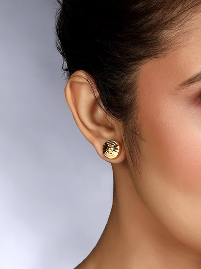 Gold-Plated Handcrafted Stud Earring With The Closure Of Push Back