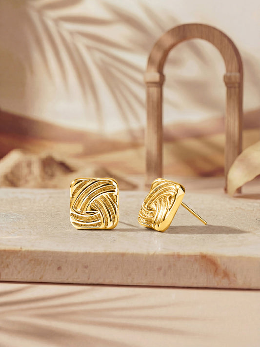 Gold-Plated Handcrafted Stud Earring With The Closure Of Push Back