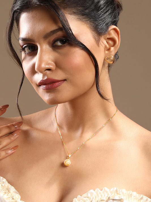 Contemporary Gold-Plated Pearl Charm Pendant With Chain For Women