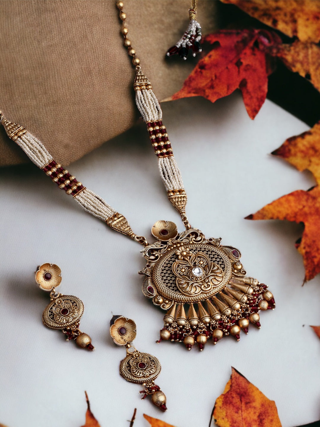 Gold-Plated Pearl Necklace Set With Dangle Earrings