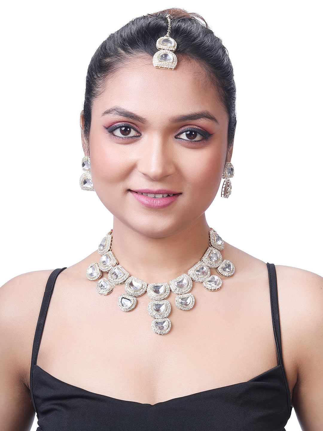 Regal Essence Choker Set