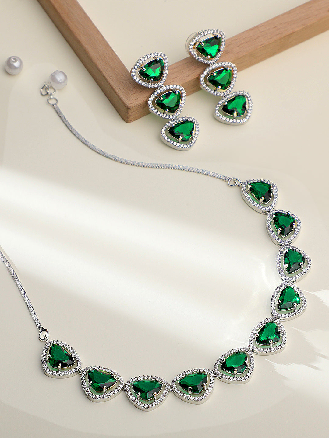 Verdant Bliss: Rhodium-Plated Choker & Earring Set