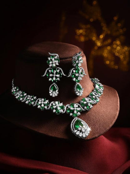 Luxurious Silver-Plated Emerald Green Floral Choker Necklace Set with Drop Earrings